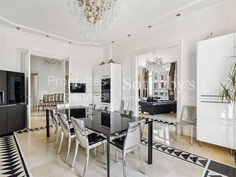 Appartement Paris 16e - 4 chambres - 200m²