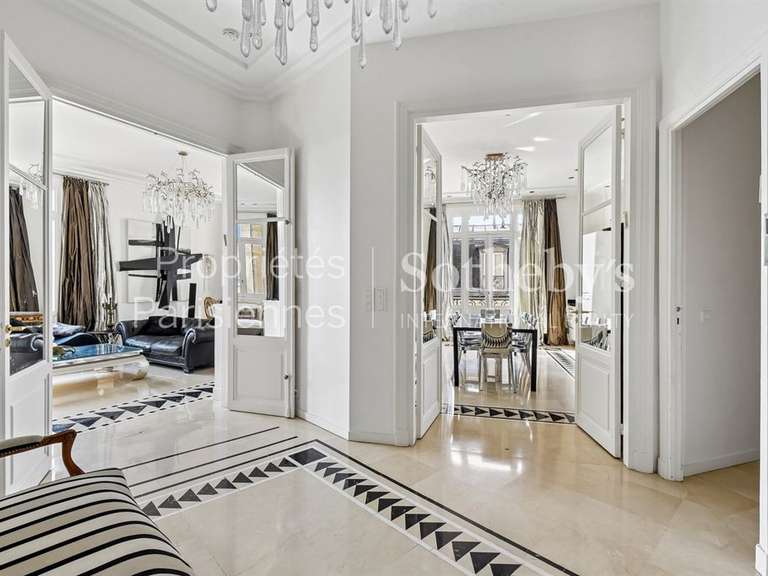 Appartement Paris 16e - 4 chambres - 200m²