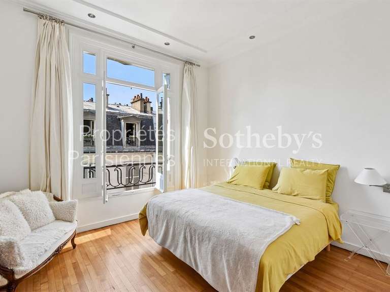 Appartement Paris 16e - 4 chambres - 200m²