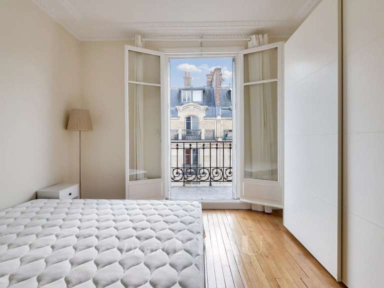 Appartement Paris 16e - 3 chambres - 144m²