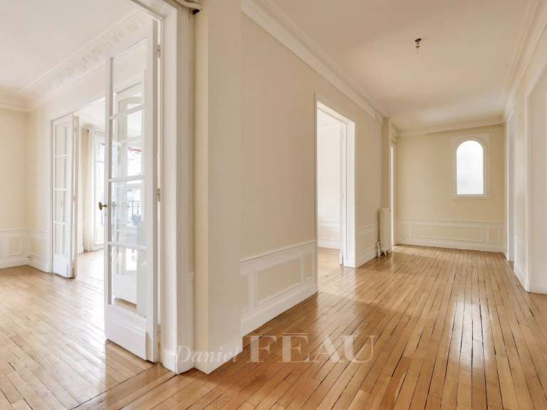 Appartement Paris 16e - 3 chambres - 144m²