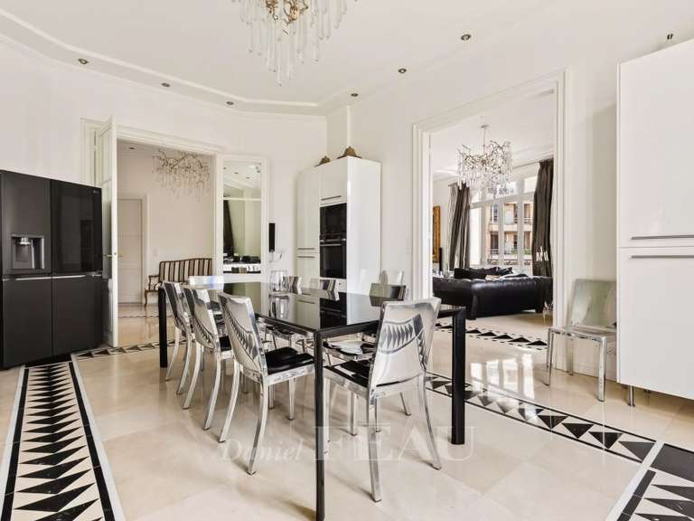 Appartement Paris 16e - 3 chambres - 237m²