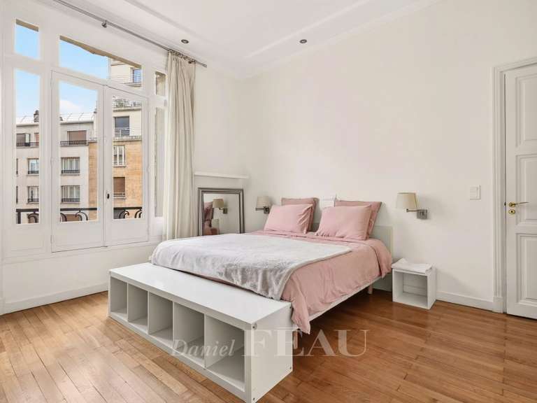 Appartement Paris 16e - 3 chambres - 237m²