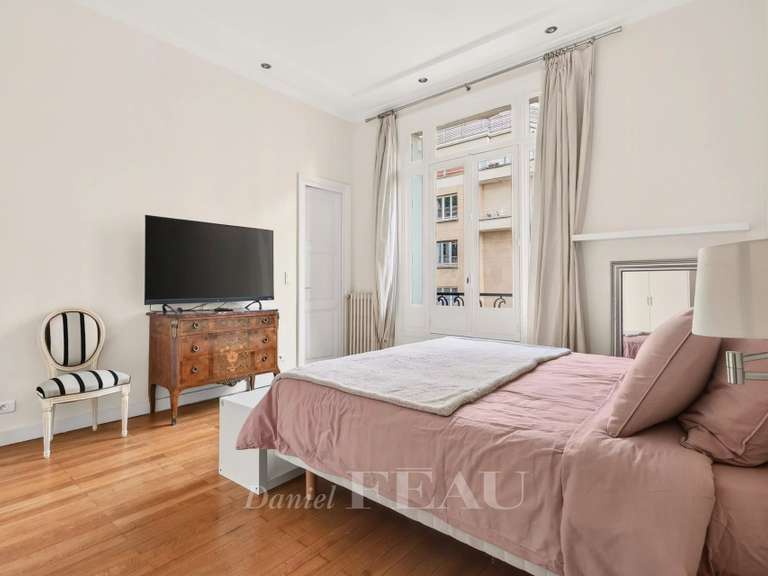 Appartement Paris 16e - 3 chambres - 237m²