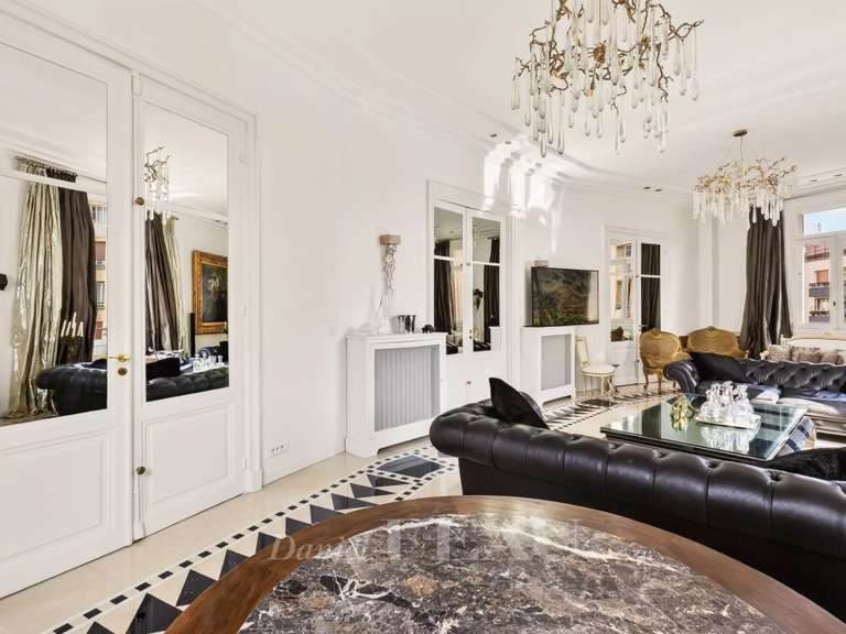 Appartement Paris 16e - 3 chambres - 237m²