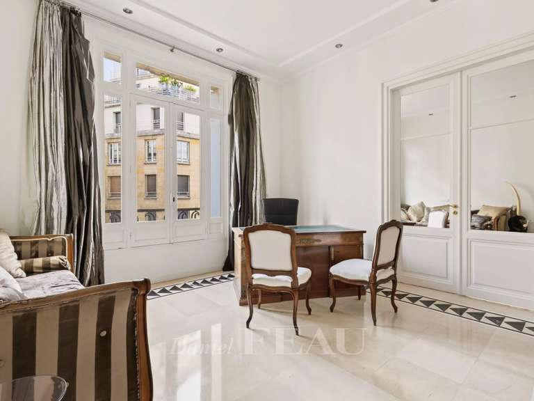 Appartement Paris 16e - 3 chambres - 237m²