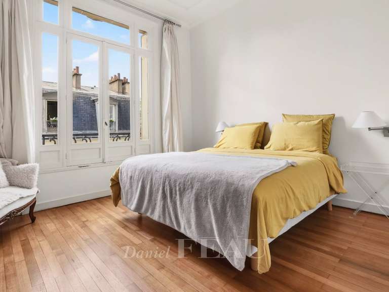 Appartement Paris 16e - 3 chambres - 237m²