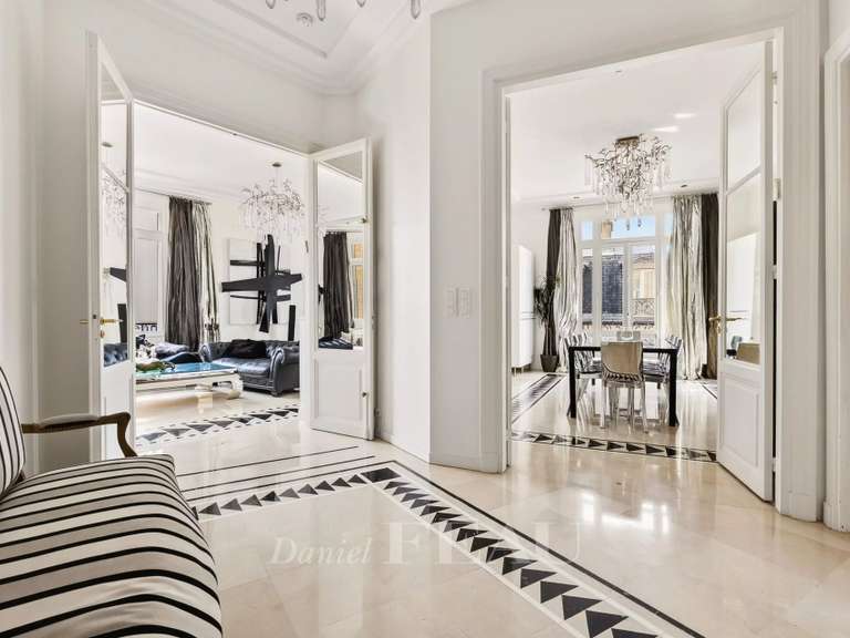 Appartement Paris 16e - 3 chambres - 237m²