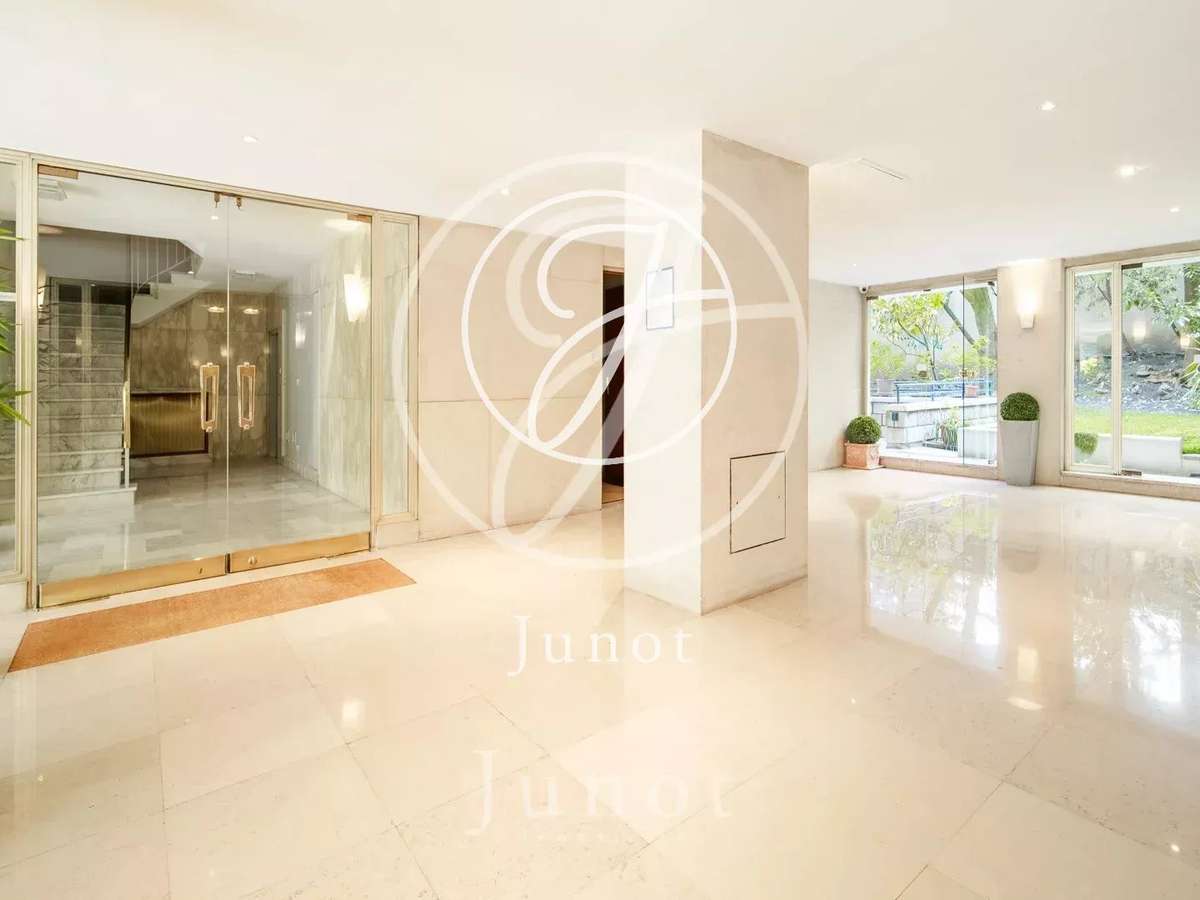 Apartment Paris 16e
