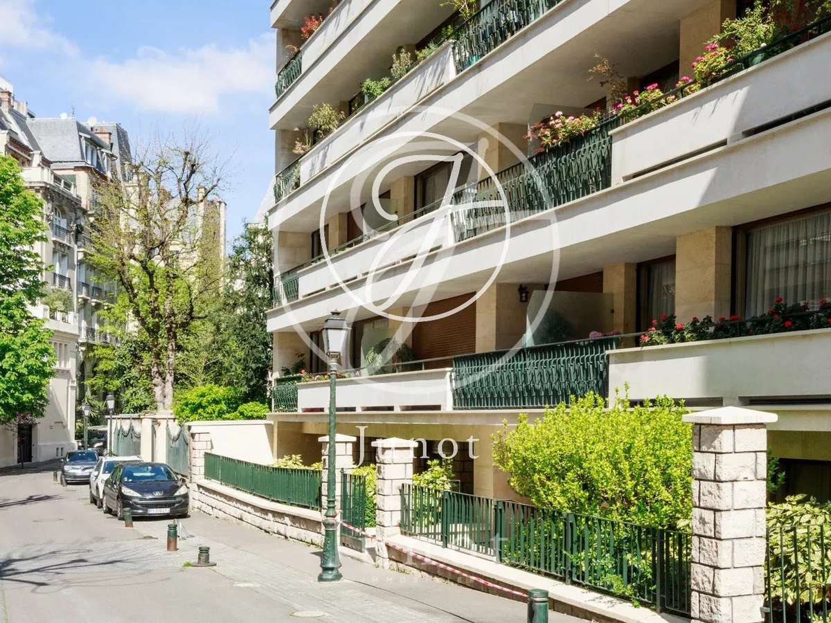 Apartment Paris 16e