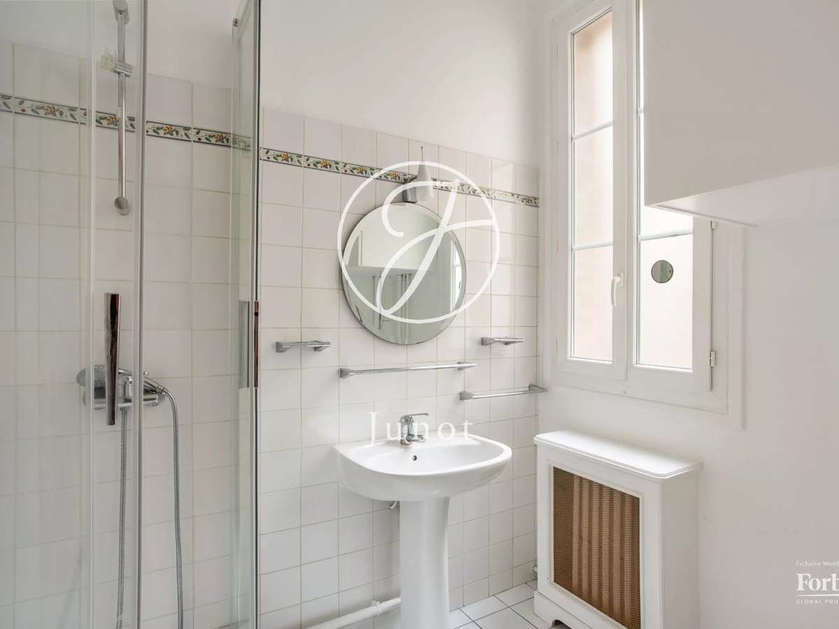 Apartment Paris 16e