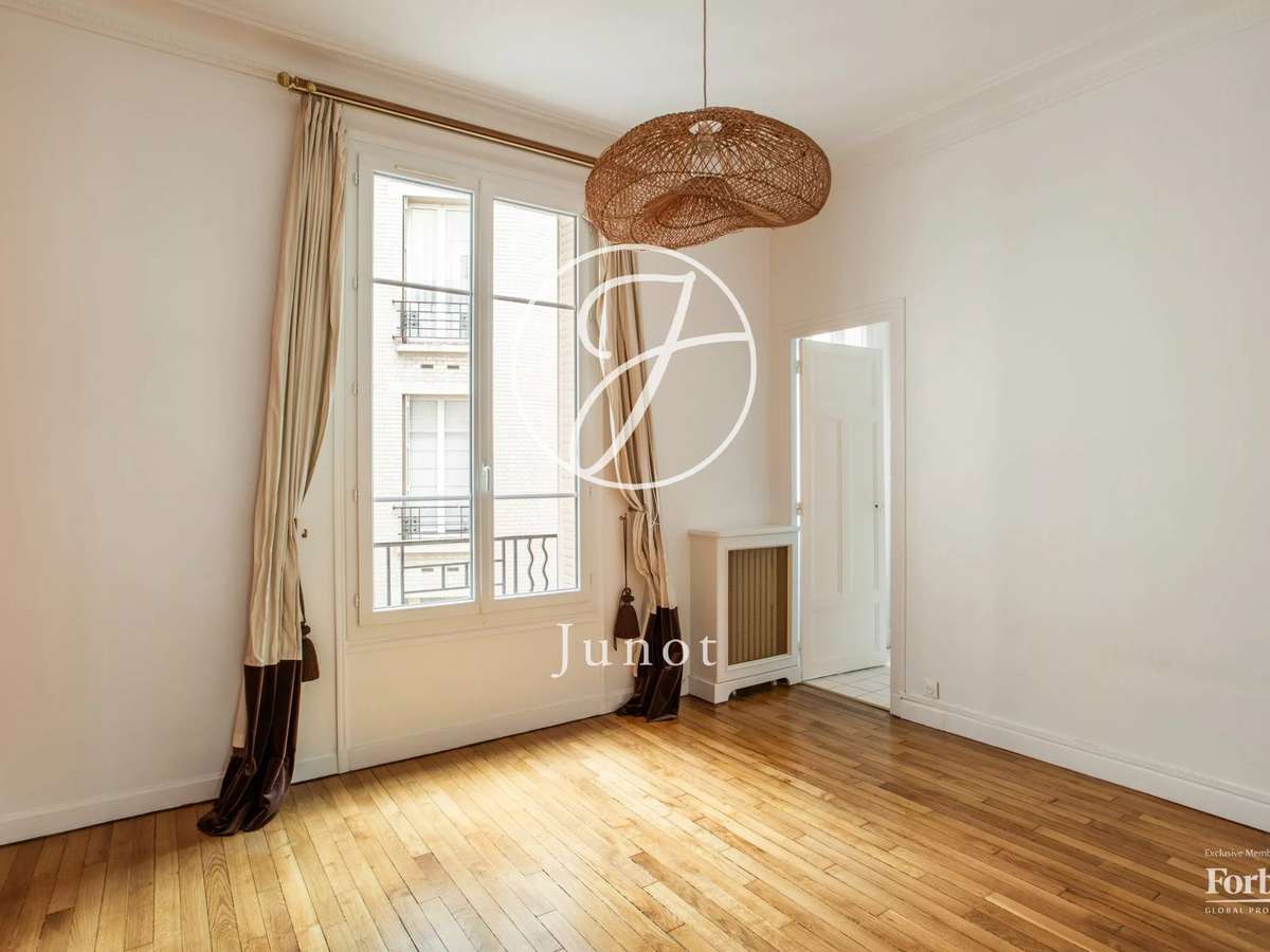 Apartment Paris 16e