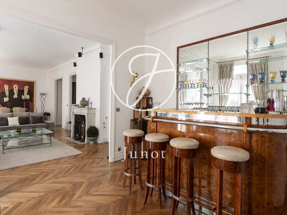 Apartment Paris 16e