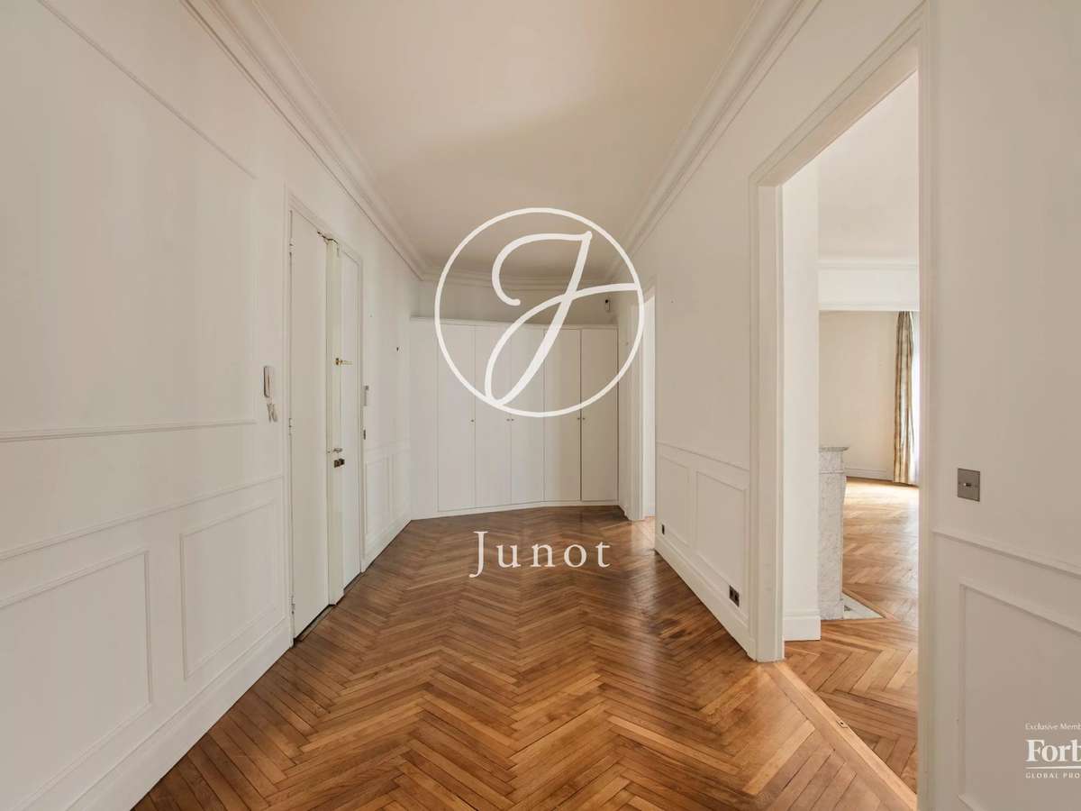 Apartment Paris 16e