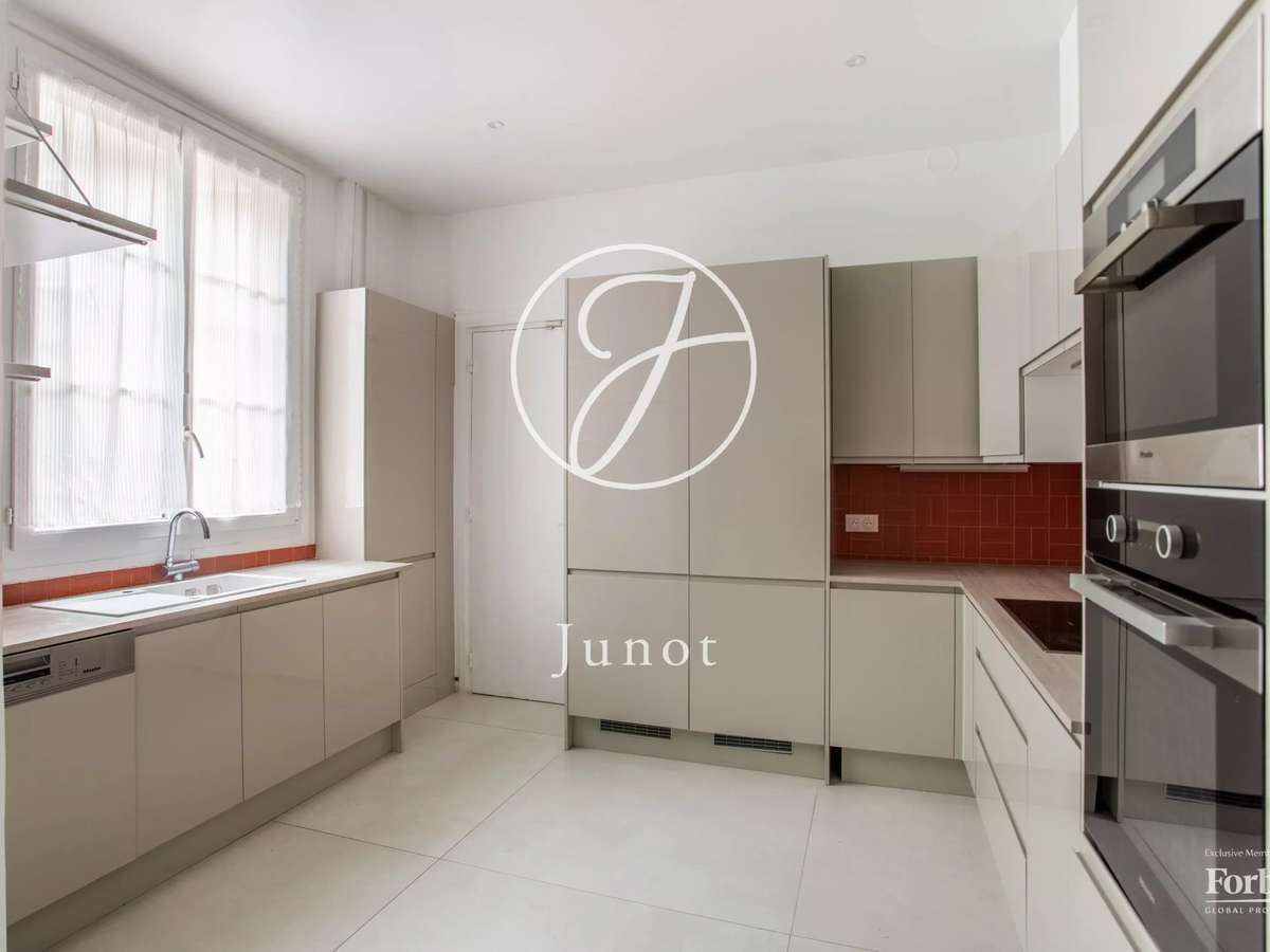 Apartment Paris 16e