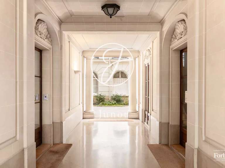 Appartement Paris 16e - 5 chambres - 202m²