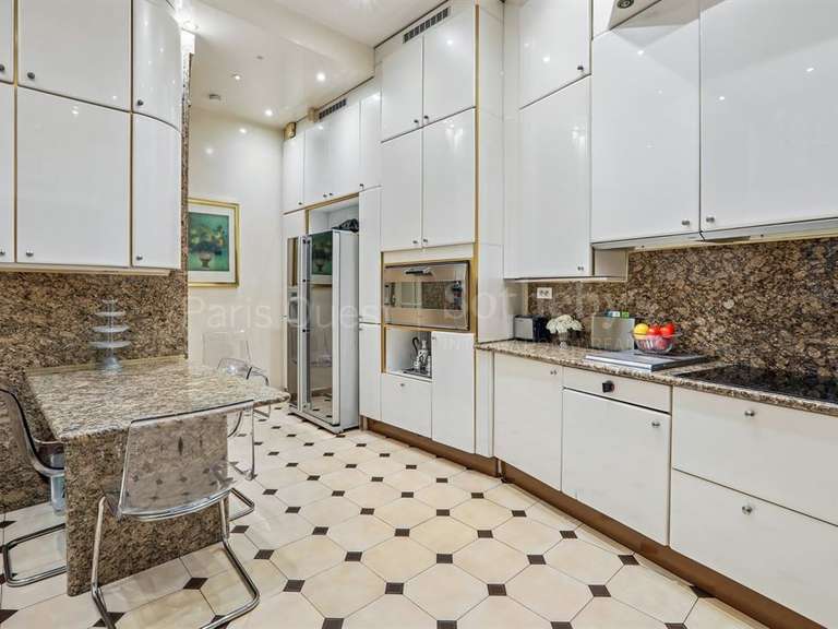 Appartement Paris 16e - 4 chambres - 254m²