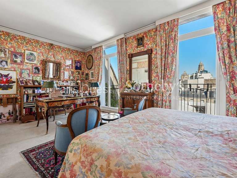 Appartement Paris 16e - 3 chambres - 177m²