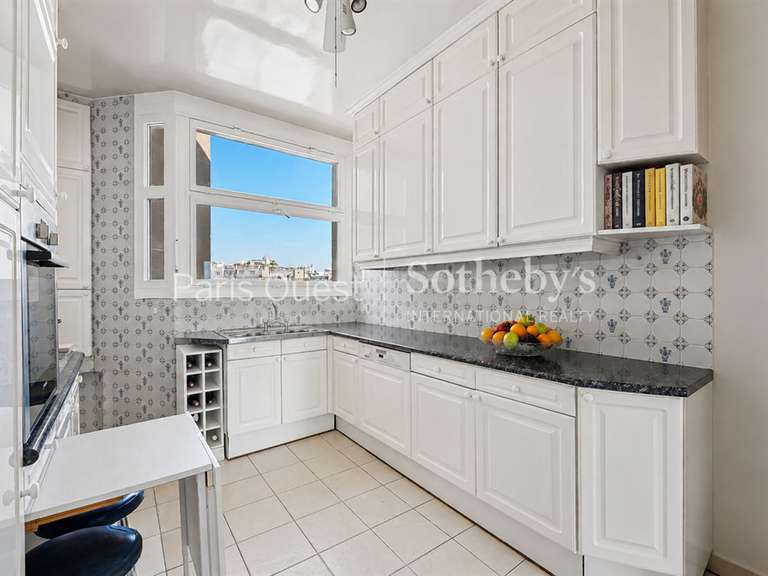 Appartement Paris 16e - 3 chambres - 177m²