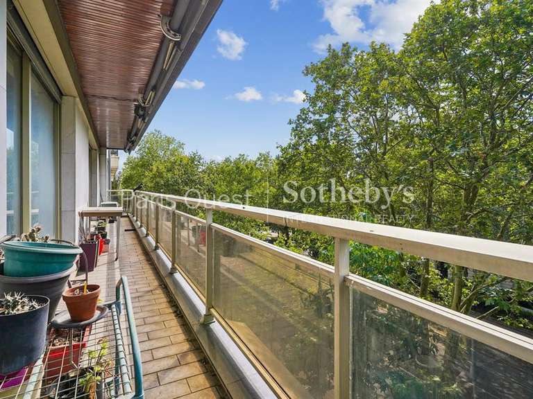 Appartement Paris 16e - 3 chambres - 178m²