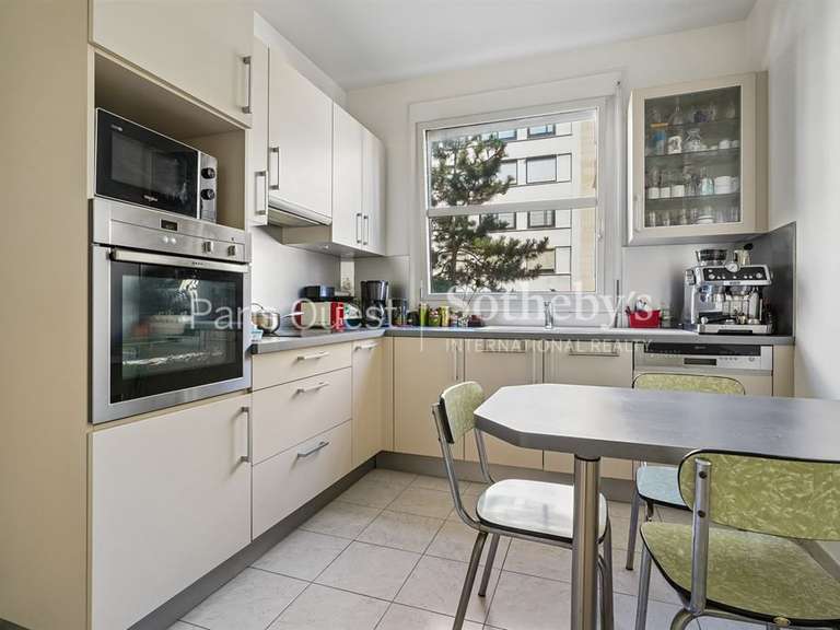 Appartement Paris 16e - 3 chambres - 178m²