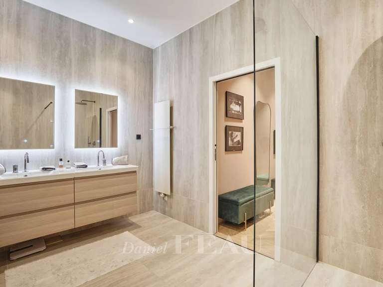 Appartement Paris 16e - 4 chambres - 230m²