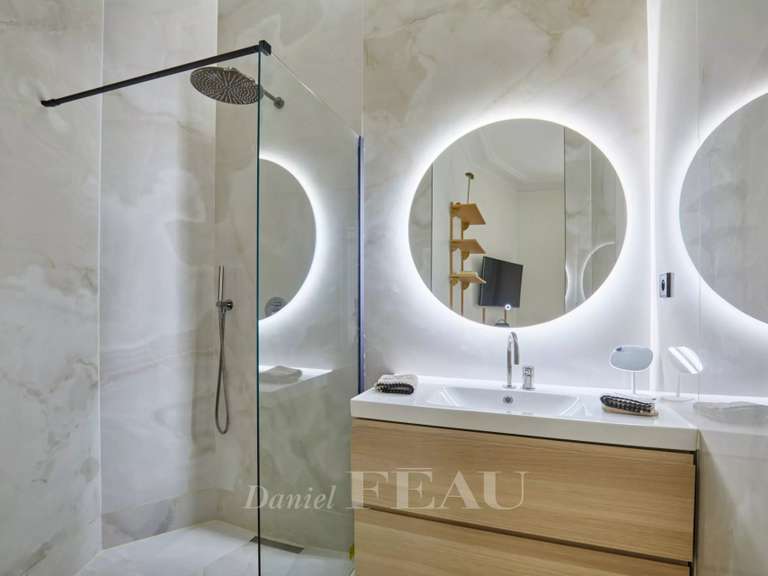 Appartement Paris 16e - 4 chambres - 230m²