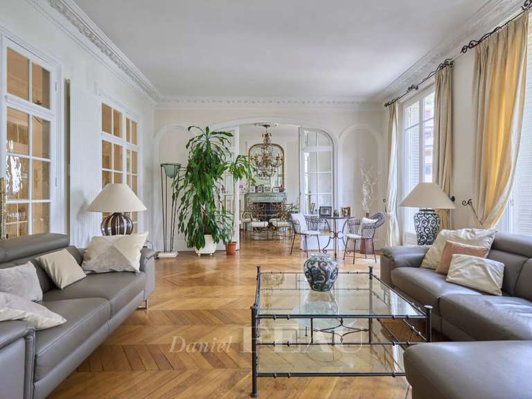 Appartement Paris 16e - 3 chambres - 147m²