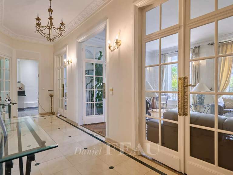 Appartement Paris 16e - 3 chambres - 147m²