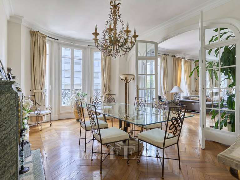 Appartement Paris 16e - 3 chambres - 147m²