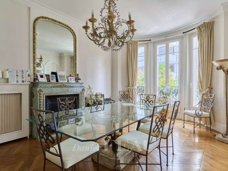 Appartement Paris 16e - 3 chambres - 147m²