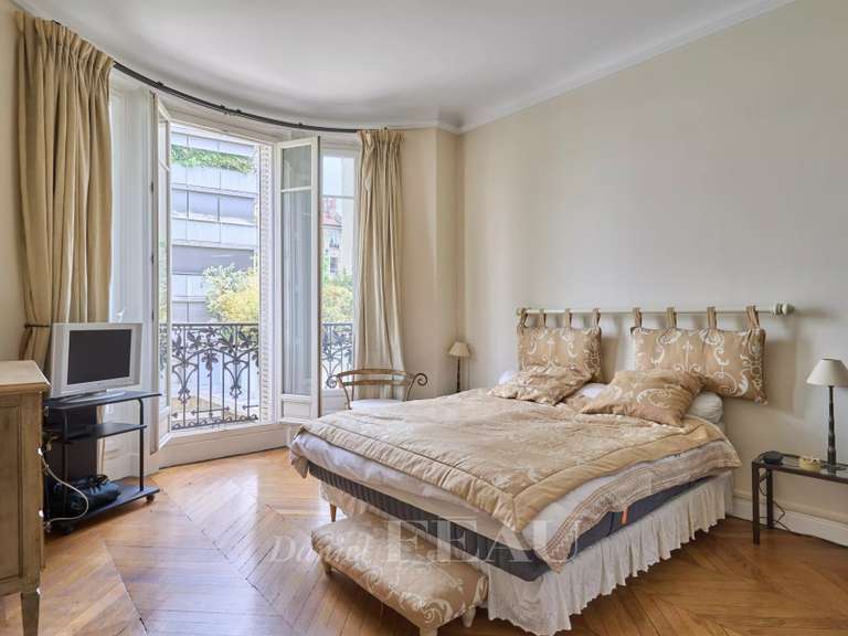 Appartement Paris 16e - 3 chambres - 147m²