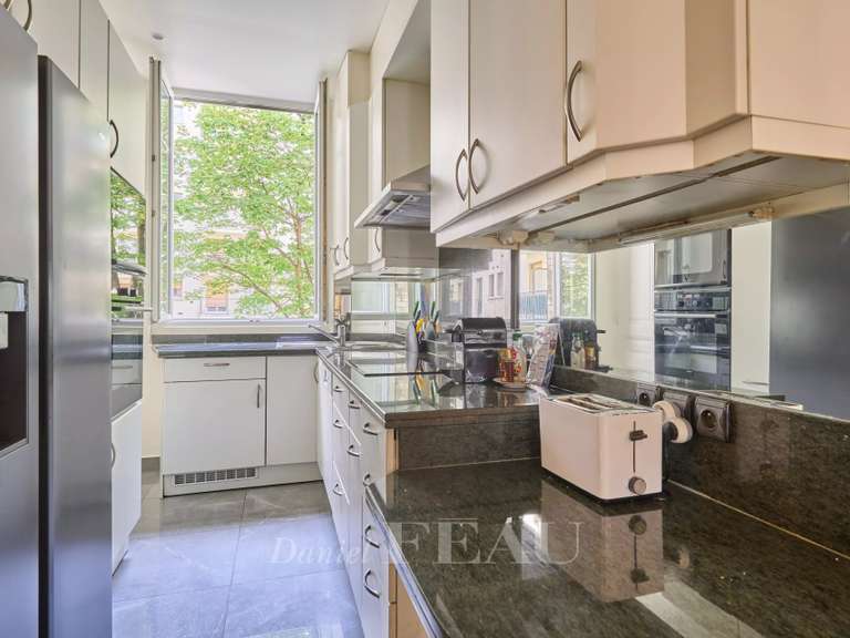 Appartement Paris 16e - 3 chambres - 147m²