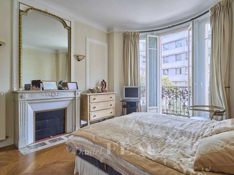 Appartement Paris 16e - 3 chambres - 147m²