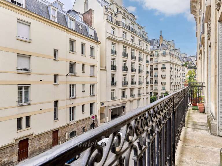 Appartement Paris 16e - 4 chambres - 182m²