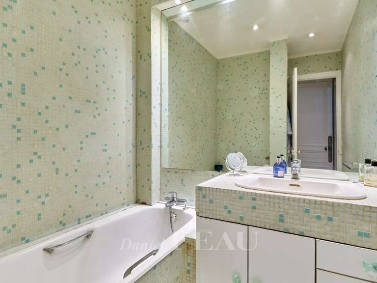 Appartement Paris 16e - 4 chambres - 182m²