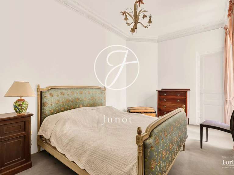 Appartement Paris 16e - 2 chambres - 104m²