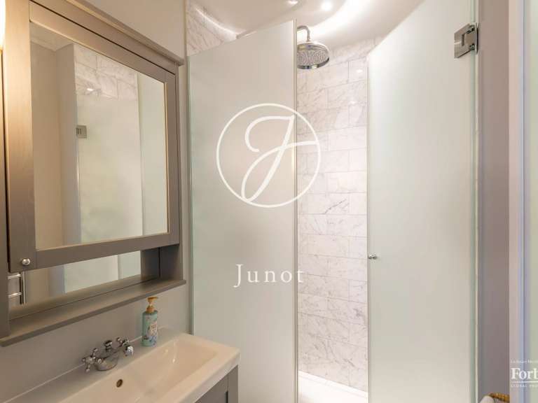Appartement Paris 16e - 3 chambres - 84m²