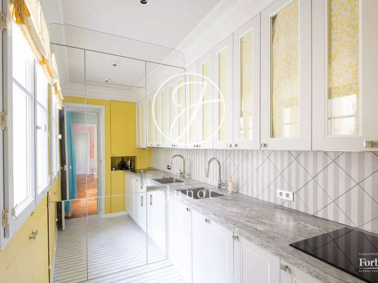 Appartement Paris 16e - 3 chambres - 84m²