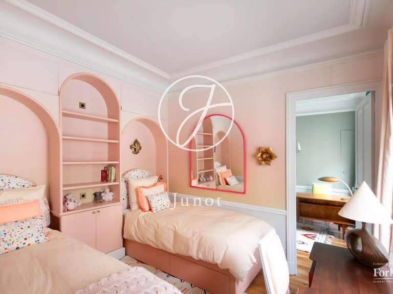Appartement Paris 16e - 3 chambres - 84m²