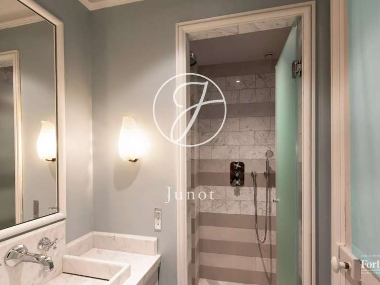 Appartement Paris 16e - 3 chambres - 84m²
