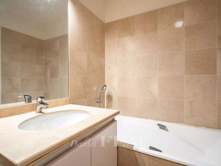 Appartement Paris 16e - 2 chambres - 102m²