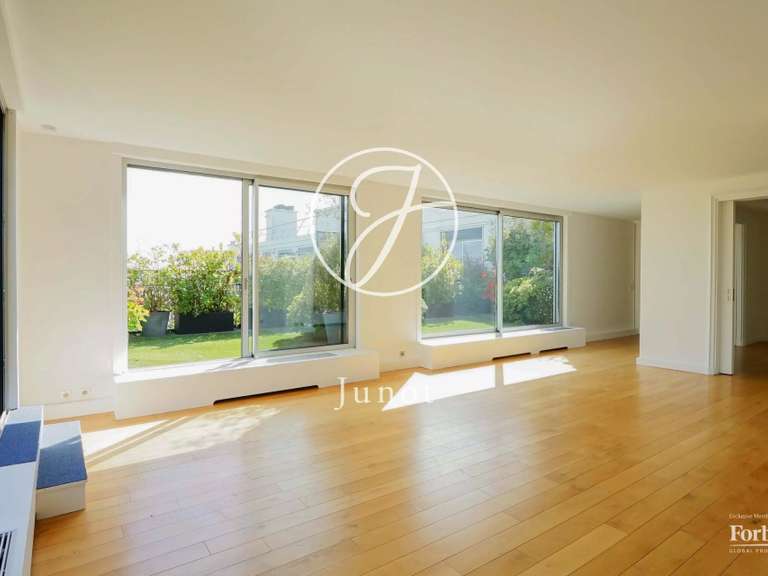 Appartement Paris 16e - 3 chambres - 169m²