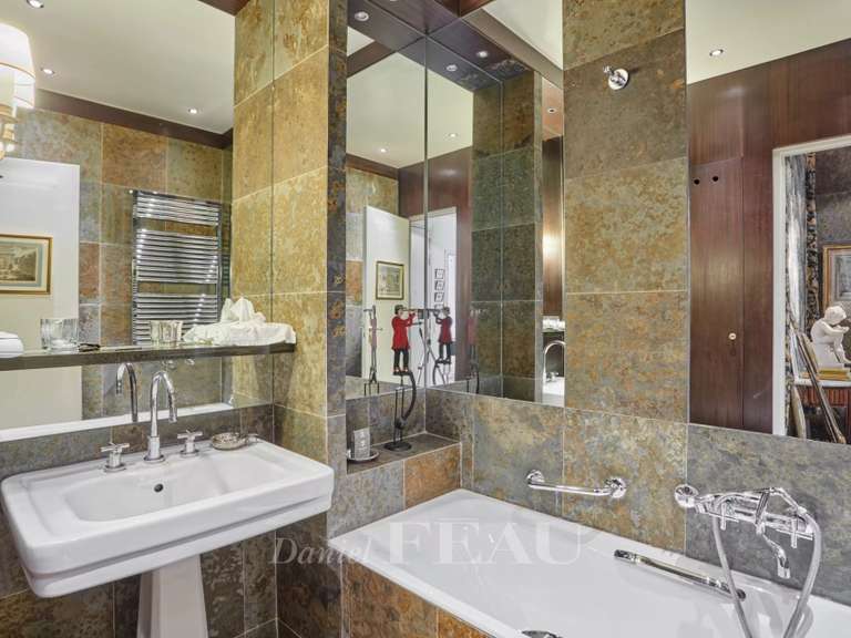 Appartement Paris 16e - 3 chambres - 123m²