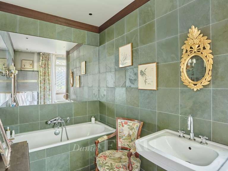 Appartement Paris 16e - 3 chambres - 123m²