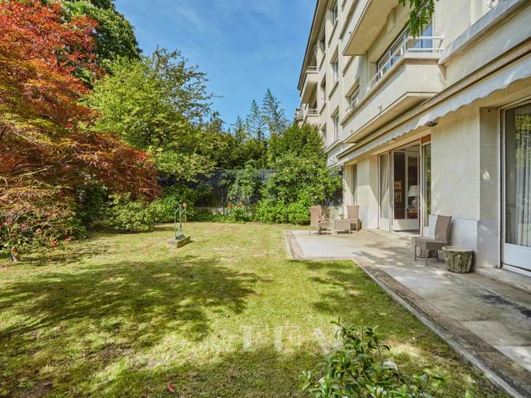Appartement Paris 16e - 3 chambres - 123m²