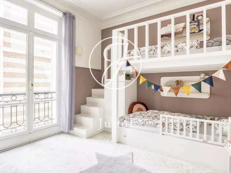 Appartement Paris 16e - 4 chambres - 144m²