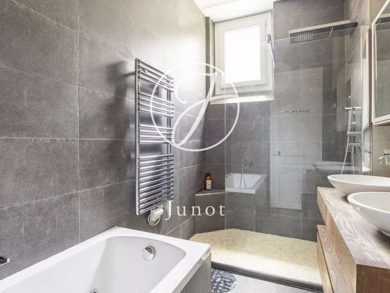 Appartement Paris 16e - 4 chambres - 144m²