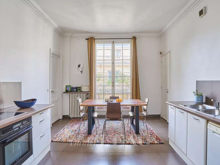 Appartement Paris 16e - 5 chambres - 225m²