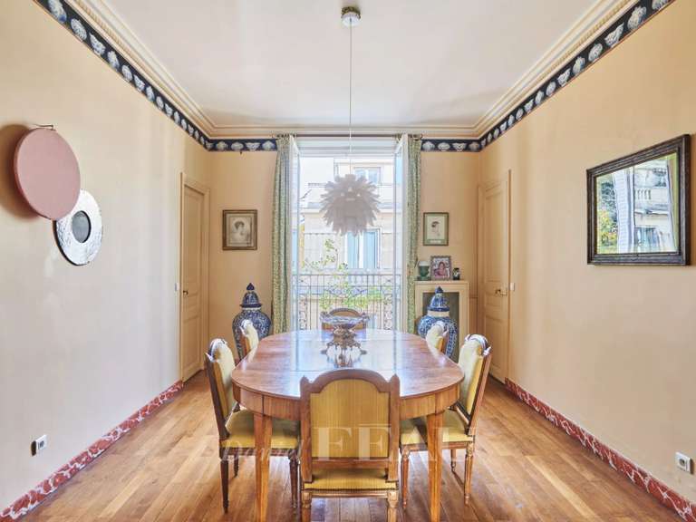 Appartement Paris 16e - 5 chambres - 225m²